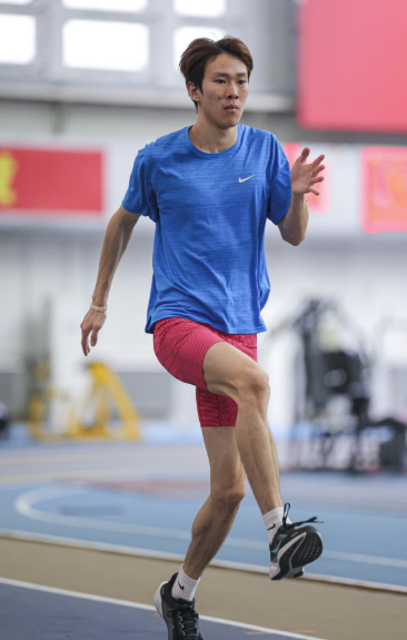 流行的体育娱乐平台与购买应用
